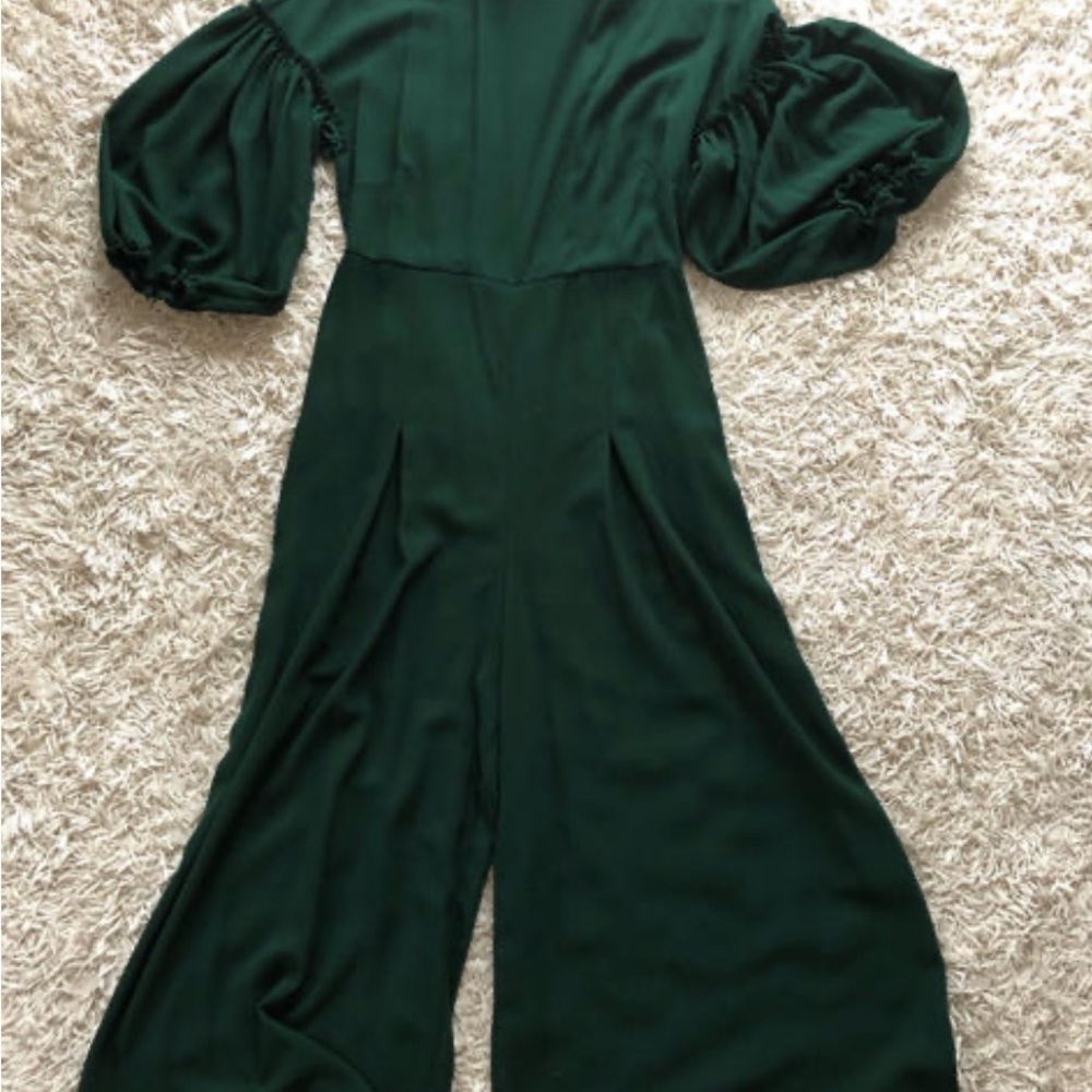 Elegant Emerald Green Jumpsuit w/ Voluminous Sleeves - Picture 2 of 5
